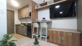 Cozy 1Br with Netflix & Balcony Pool View Condo